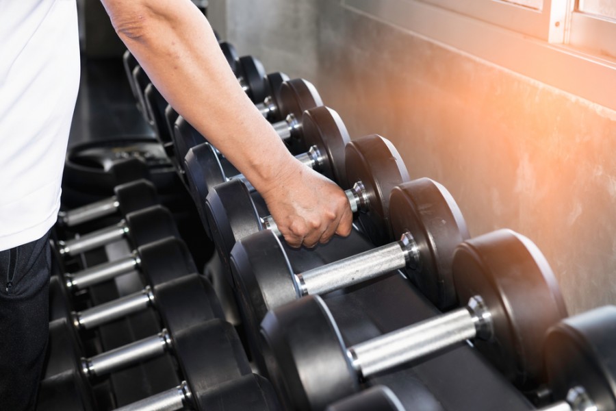 Comment bien réaliser un soulevé de terre roumain pour optimiser son entraînement ?